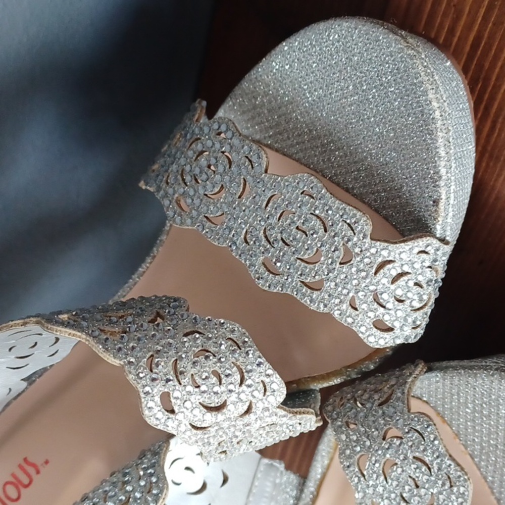 Heels - Picture 4 of 16